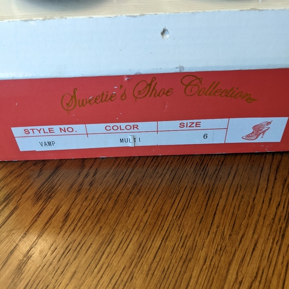 Rainbow color 4" high heels with matching purse - Picture 3 of 7